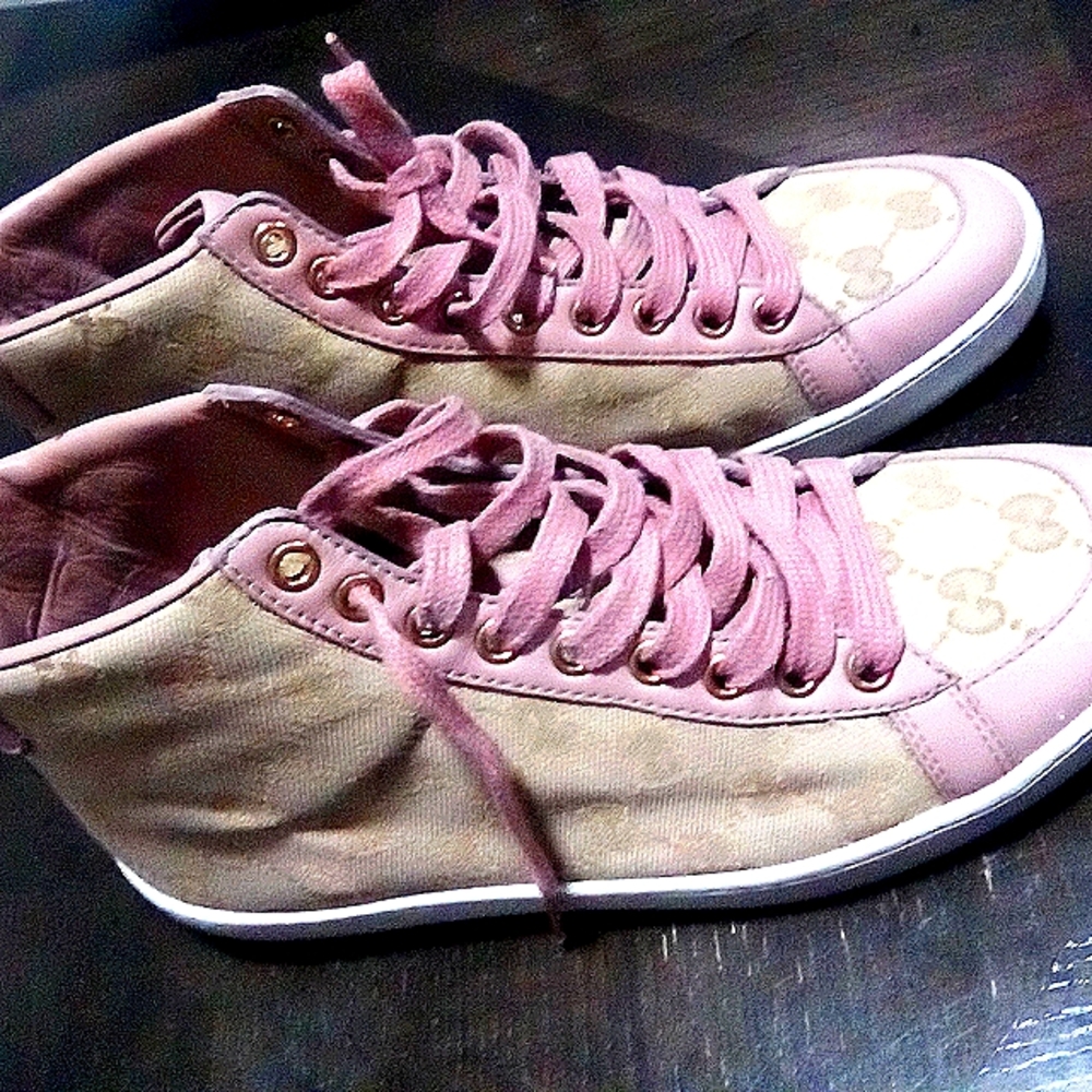 Gucci high tops canvas shoes with pink laces the size 7